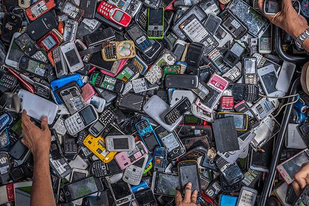 CelfoneGuru's tweet image. It&apos;s #GlobalRecyclingDay which means it&apos;s a perfect day to clear out your old tech! Drawer full of old mobiles? Bring them to your #o2guru, we&apos;ll securely wipe all data and recycle them. You may even get some money for them! What&apos;s the oldest phone you&apos;ve got to clear out?