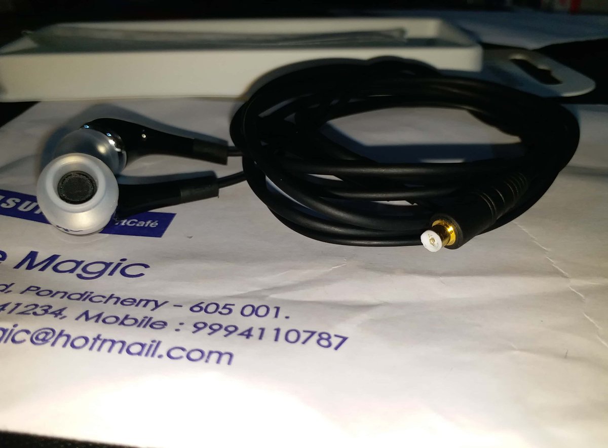 racyriaz's tweet photo. bought new samsung earphone (EHS64) at samsung showroom. In 5days, earphone jack got broken in ma phone. is this the quality samsung provides? no support for replacement #worst_experience  #Samsung #samsung_india
#samsung_earphone #samsung_support  #CustomerExperience #feedback https://t.co/dN4tkMLCqB