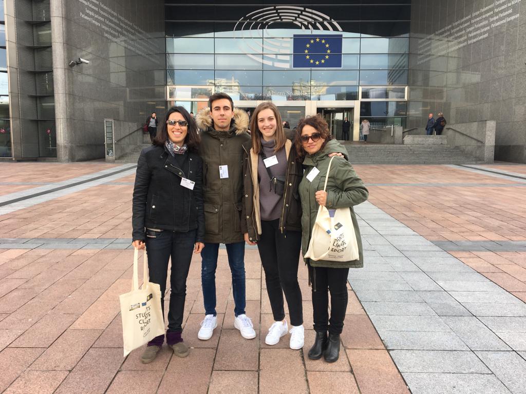 cllurba17's tweet photo. Ready to present our Erasmus project to the European Parlament @adela_lopez2 @xsune @anoukeen @DdVilella @labrasevic https://t.co/U50qW02f51