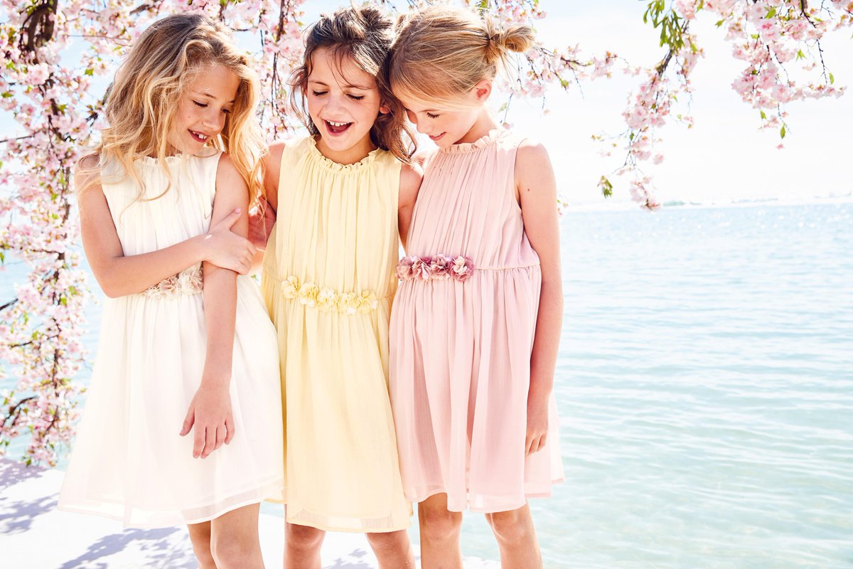 Some innovative ideas for <a href="/nextofficial/">Next</a> on how to keep your kids entertained during a long, long #wedding day. Thank you @mamadesignsltd, @creativepuddles, @gridcoregfx for your excellent tips: bit.ly/2uexgsZ