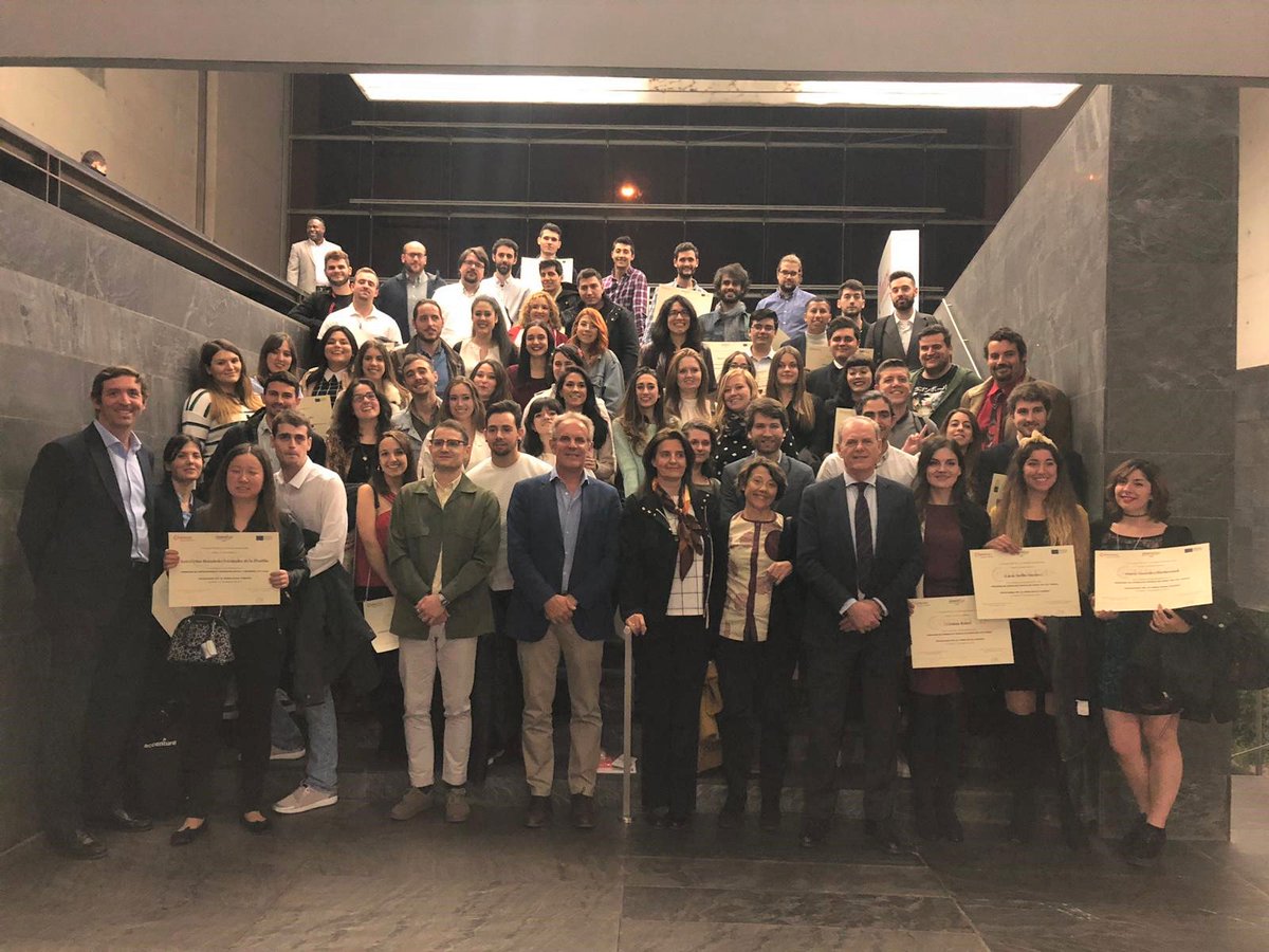 spaingeneration's tweet image. Alumnos de los programas digitales de la @FundacionINCYDE y #GenerationSpain el pasado jueves en la entrega de diplomas que tuvo lugar en la Cámara de Comercio de España en Madrid ¡Felicidades a todos los graduados! #DesarrolloFrontEnd #ProgramaciónJava #MarketingDigital #talent