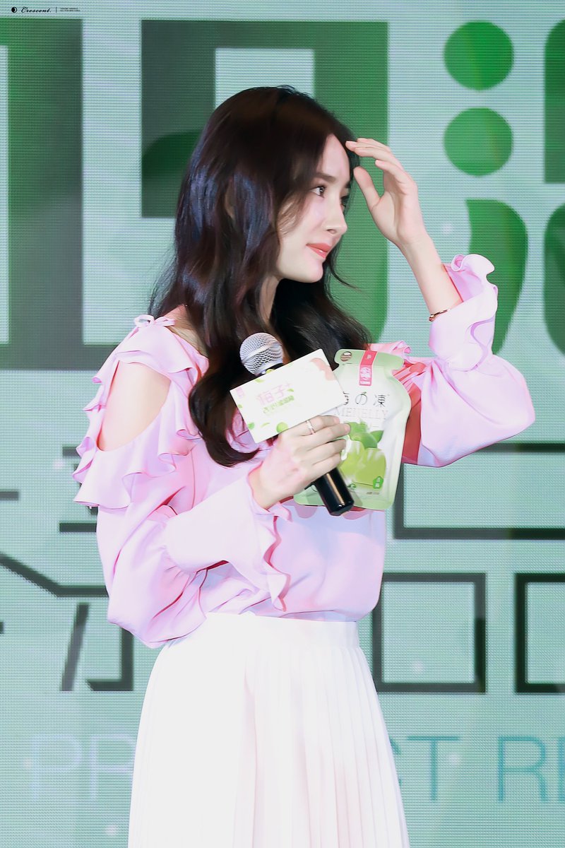CrescentMi_912's tweet photo. 190318 溜溜梅 in Chengdu
长安花贵，洛阳纸贵，江南伞贵
然不及你眉眼珍贵。 https://t.co/GkBCrtyZ1h