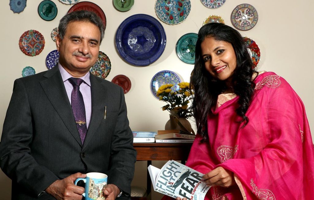 Bollyydotcom's tweet image. "20 Years On, IC 814 Continues To Haunt Me .." Captain Devi Sharan
#CaptainDeviSharan bollyy.com/20-years-on-ic…