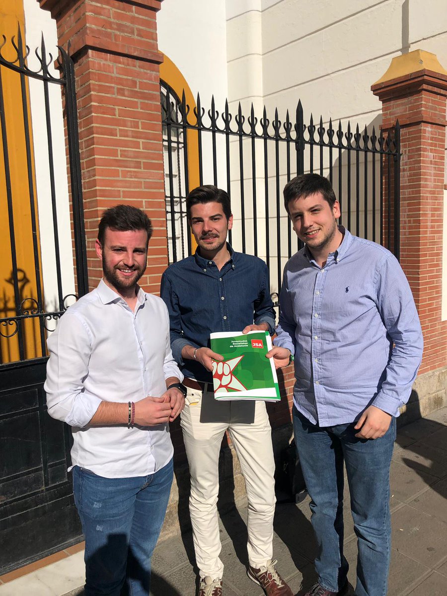 JSASevilla's tweet photo. El viernes, nuestro compañero @GuilleGMR entregó los avales de toda la provincia de Sevilla para su candidatura a la Secretaría General de las @JSASevilla. ¡Enhorabuena! https://t.co/A3i6FGjf5w