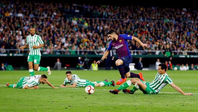 barca_m84's tweet photo. الاسم : لويس سواريز
الوظيفة: ليو ميسي
#برشلونة_بيتيس
#viscabarça https://t.co/KlYSk7EHMM