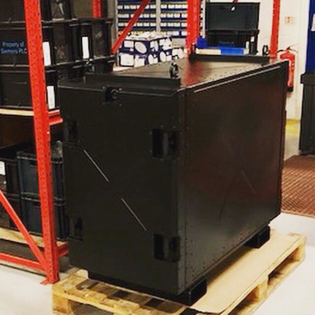 2 rather large 16u shockmounted cases designed and delivered in 3 weeks...One happy Italian client with something to show at a recent London exhibition! #customerservice #extremeteam #aluminium #shock #cases #flightcases #forklift #justintime #showtime