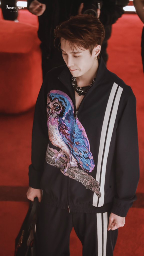 EXOGlobal's tweet photo. [PREVIEW] 190318 #LAY @ Valentino Garavani VRing Pop Up Store Event
Cr: CHENYU_1007

#LoveShot #EXO #엑소 @weareoneEXO @layzhang https://t.co/ghXaAZ2sMM