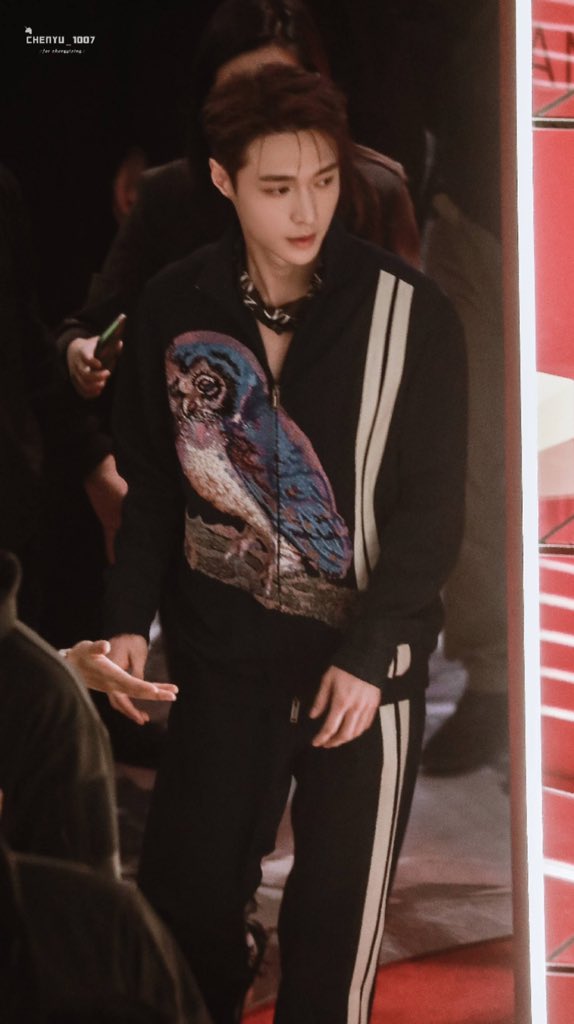 EXOGlobal's tweet photo. [PREVIEW] 190318 #LAY @ Valentino Garavani VRing Pop Up Store Event
Cr: CHENYU_1007

#LoveShot #EXO #엑소 @weareoneEXO @layzhang https://t.co/ghXaAZ2sMM