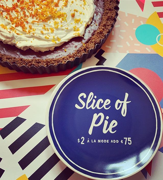 A new plate and a new pie!

I wanted to try and recreate my Baileys pie in vegan form. But it turns out I don’t like vegan Baileys that much.

So this turned out to be a Orange Baileys Mousse Pie instead. The topping is whipped coconut cream with orange … ift.tt/2HDTLiU