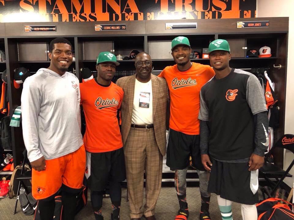 tafkam08's tweet photo. #MondayMemories This photo gives me so much joy. @SimplyAJ10 @nlbmprez #baseballlife @MychalGivens #CedricMullins #TimBeckham https://t.co/aoM0pY198R