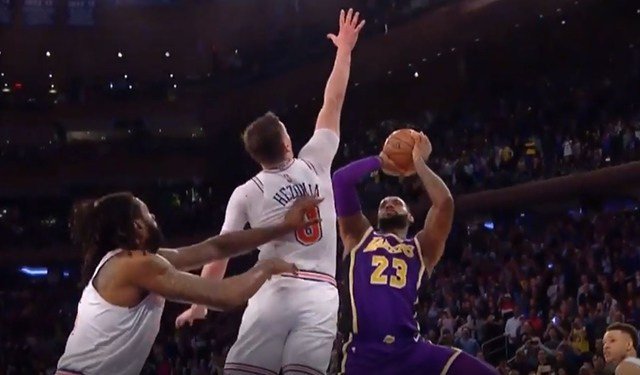 マリオ・ヘゾニャがレブロンの決勝弾をブロック http://tunadrama.com/blog/hezonja-lock-down-d-on-lebron-for-gamewinning-block/ …