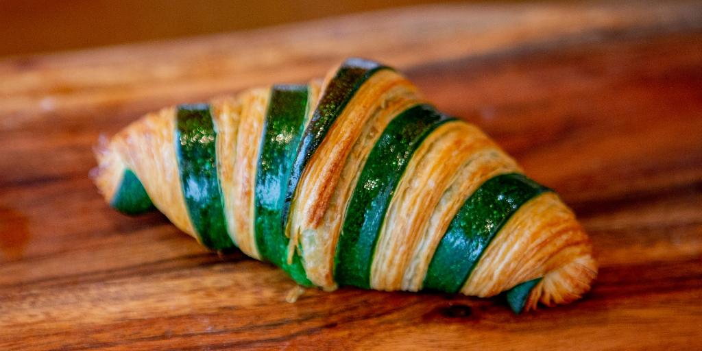 Roses are red, pistachios are green, now we’ve got you drooling, come and try our cuisine! 
bit.ly/2H1PMhd #rosesarered #droolworthy #pastries