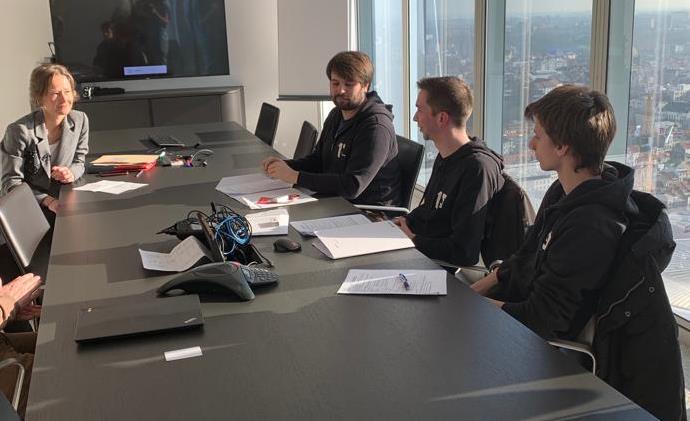 Belfius's tweet photo. Ce matin, nous avons accueilli les tout premiers stagiaires de l’Ecole19. Heureux qu’ils aient opté pour un stage chez BrightKnight et Jaimy, 2 scale-ups mises en place au sein de Belfius. Nous souhaitons beaucoup de succès à ces 3 jeunes talents! @19CodingSchool #ProudPartner https://t.co/PYUrYpT97Z