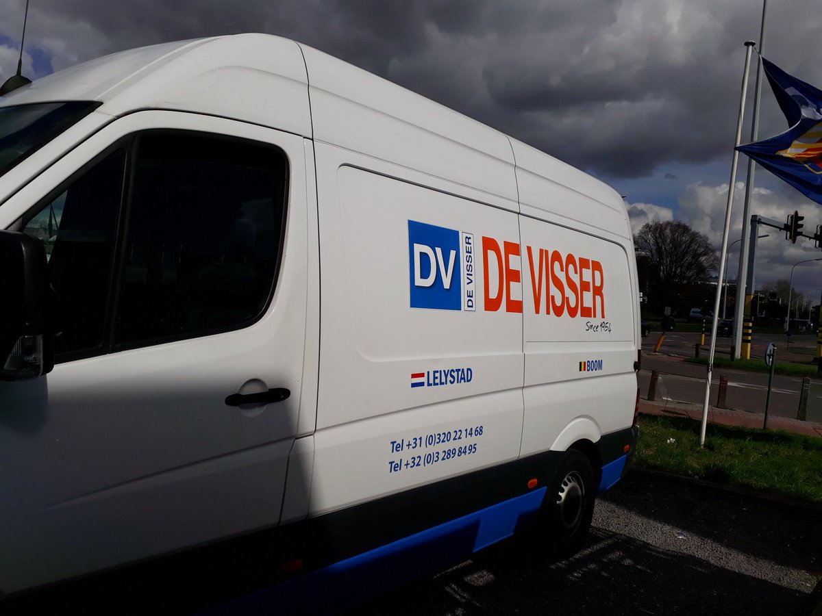 NickyGAKA's tweet image. Dan wil je je bandenspanning checken voor je naar de autocontrole gaat en plots krijg je ongevraagde hulp! BEDANKT MR. X van Fa. #DeVisser