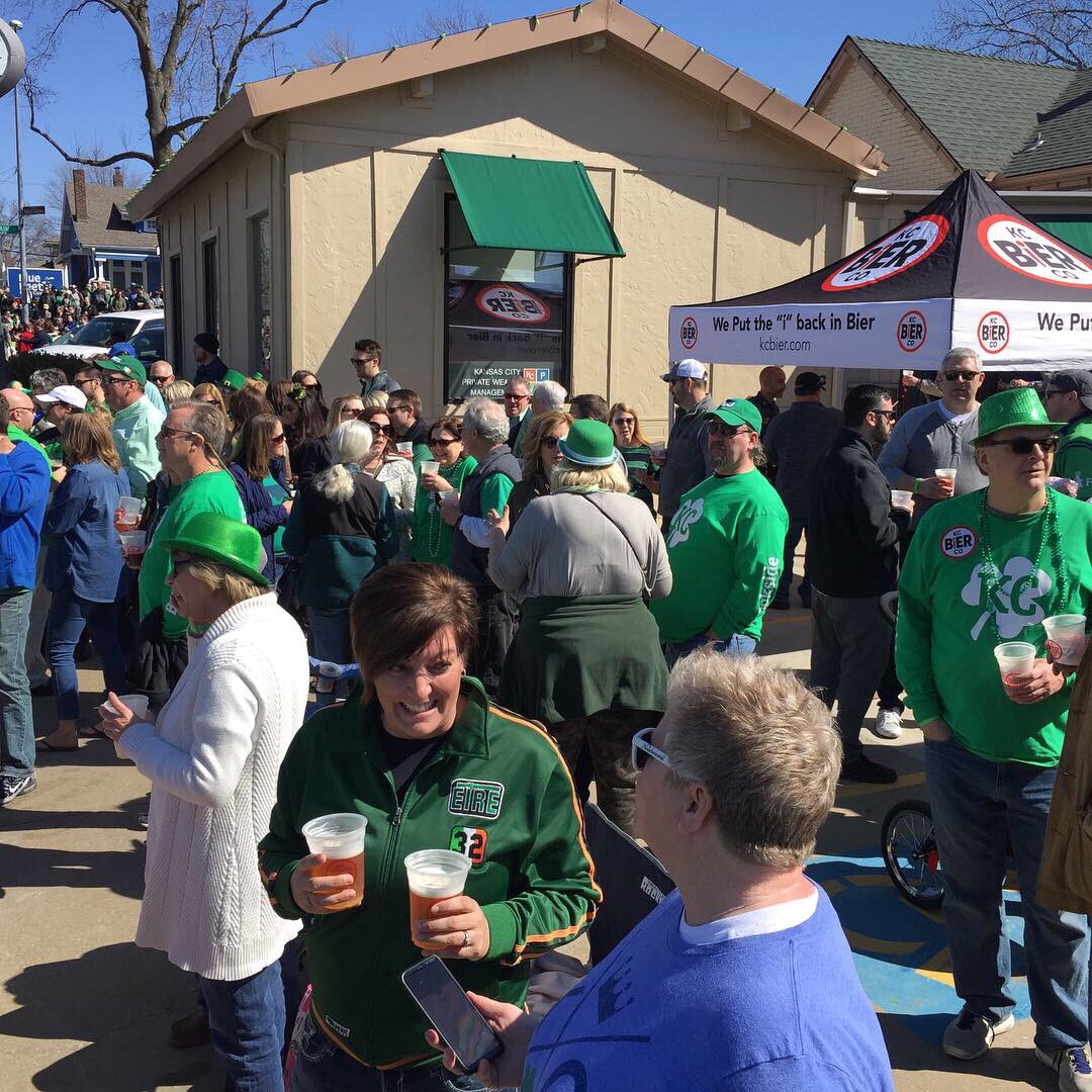 WBRotaryClub's tweet photo. We had such an amazing weekend! Thanks to all the members and friends who made it such a success. Also, a big thanks to our friends @KCBierCo! 🍀☀️ #waldobrooksiderotary #rotary #kcbier #stpatricksday #foreverbrookside https://t.co/mCS3LM8hX4