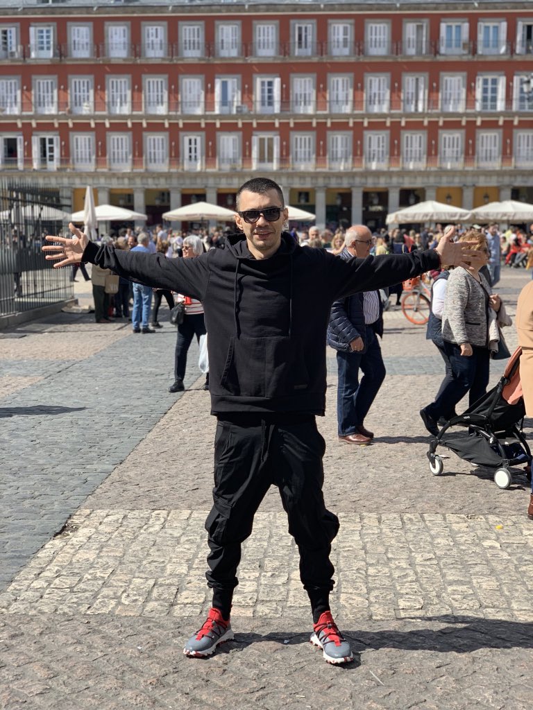 VescanOfficial's tweet photo. #PeaceAndLove #Madrid https://t.co/CC4HbU5aDb