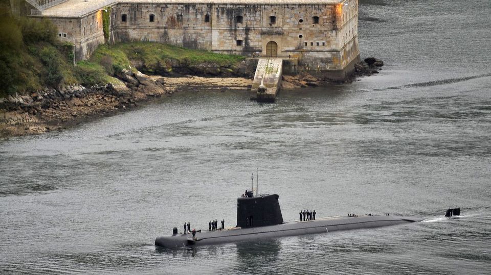 vozferrol's tweet photo. Un submarino para visitar en #Ferrol @Armada_esp https://t.co/SAwVNvnbW7 https://t.co/oc9HhLQjXt