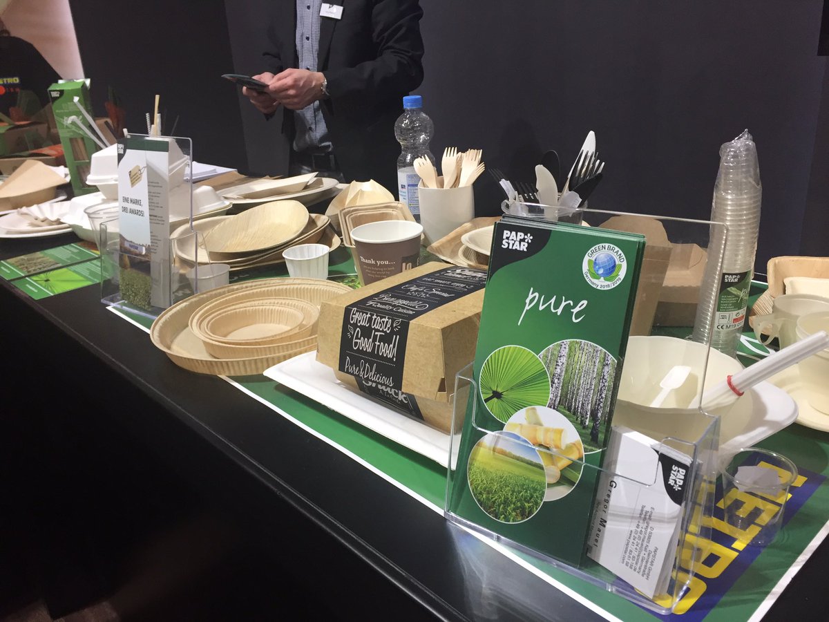 METRO_DE's tweet photo. #zerofoodwaste und #metroplasticfighters - unsere Themen am Nachhaltigkeitsstand auf der #INTERNORGA2019. Die Kollegen beraten noch bis morgen zu Lösungen für weniger Lebensmittelverschwendung wie die Beste-Reste-Box und Alternativen für Einwegplastik z.B. von Papstar /bh https://t.co/euHK2J6N46