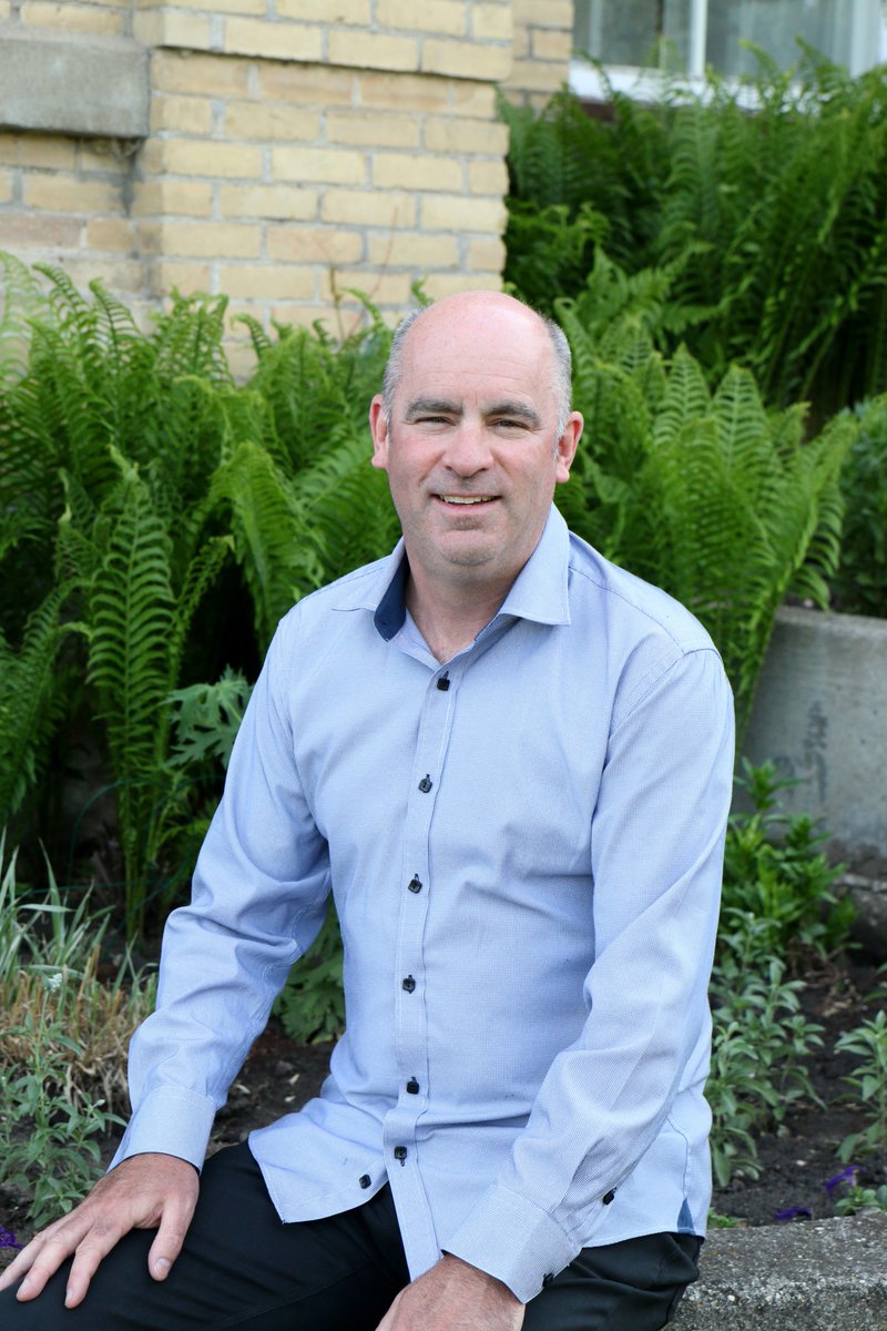 One of the five <a href="/ACCMB/">草莓🍓</a> alumni award winners is <a href="/glentosh/">Glen Tosh</a> of <a href="/RoyalLePage_Bdn/">Royal LePage Brandon</a>. Glen has been a tireless volunteer for decades. We look forward to honouring him at our 8th annual Alumni Awards on April 4. Want to join us? Find out more info here: assiniboine.net/alumni/alumni-… #bdnmb