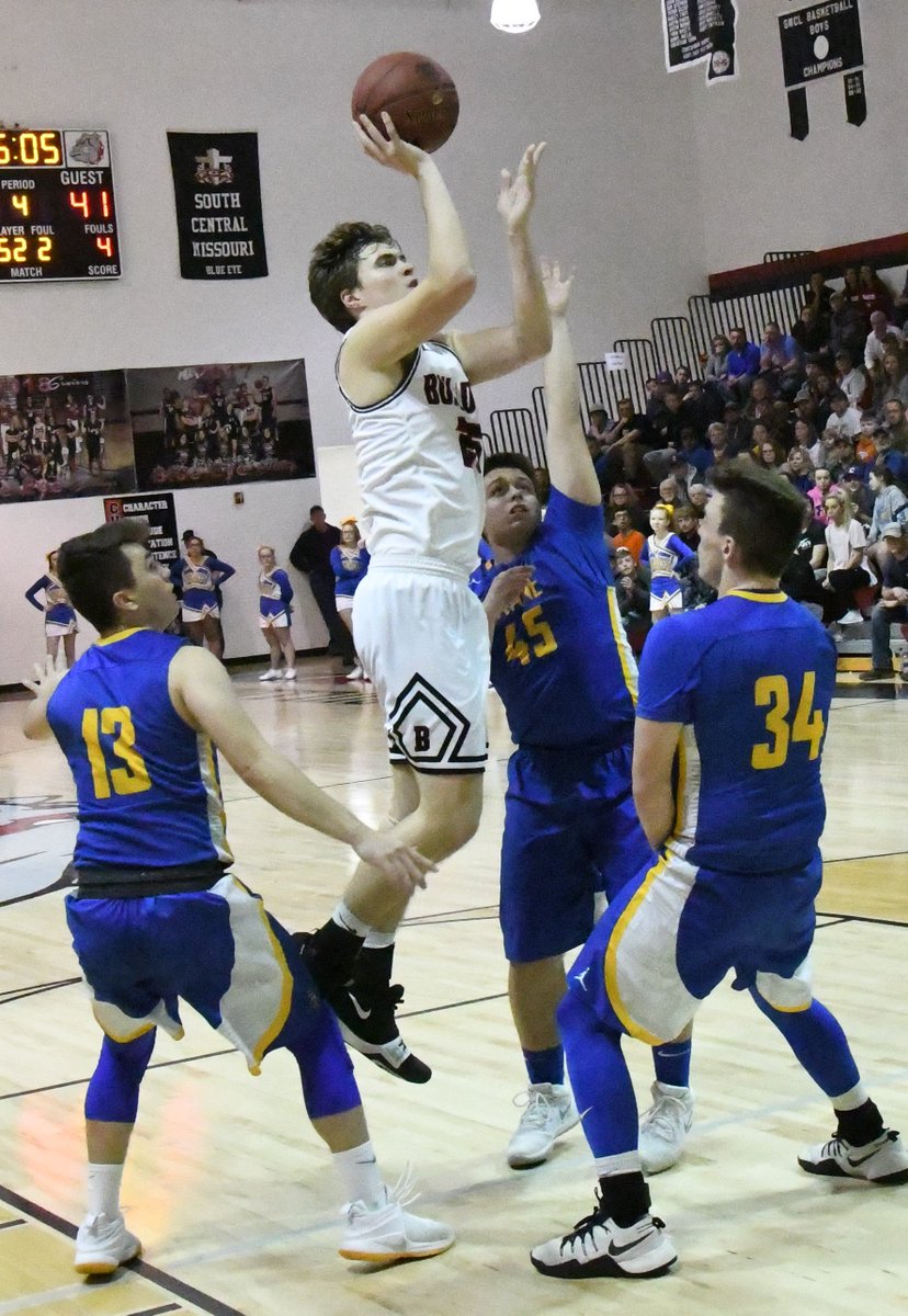 A look back at the season and career for @BlueEyeBball's Andrew Mitchell, the two-time Tri-Lakes Player of the Year for boys' basketball.
Mitchell, Blue Eye a perfect match: Tri-Lakes Player of the Year a dominant force for Bulldogs http://bransontrilakesnews.com/sports_free/article_b34906d8-4747-11e9-befd-2790e3bf576d.html?utm_medium=social&utm_source=twitter&utm_campaign=user-share … via @bransontln