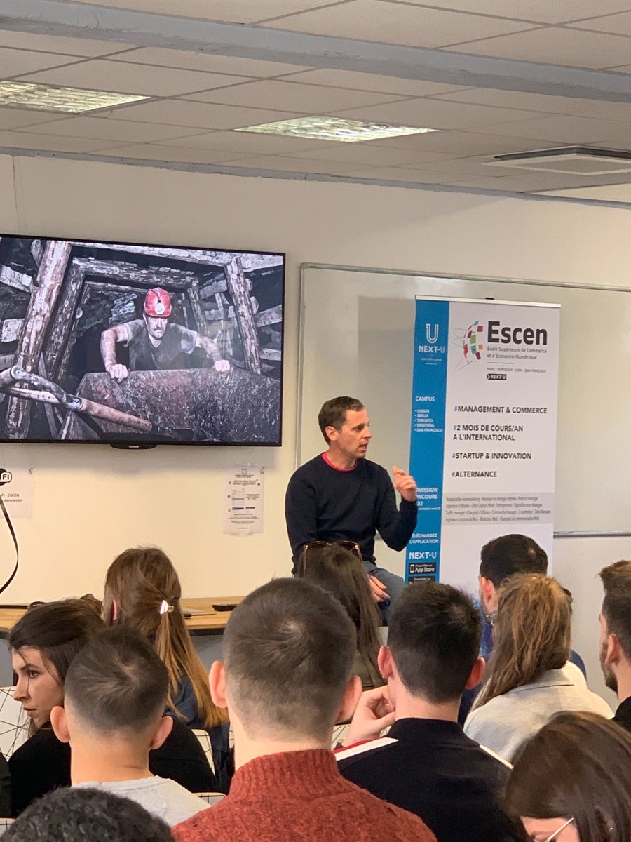 🇫🇷 Semaine de regroupement à Bordeaux ✈️
Cette semaine nos #étudiants en Master sont à #Bordeaux pour une semaine de projet #Wine & #Web 🍷
Programme du jour : Conférence d'@ajdobrien qui parle de sa vision de créer à Bordeaux un « Silicon Vignoble »