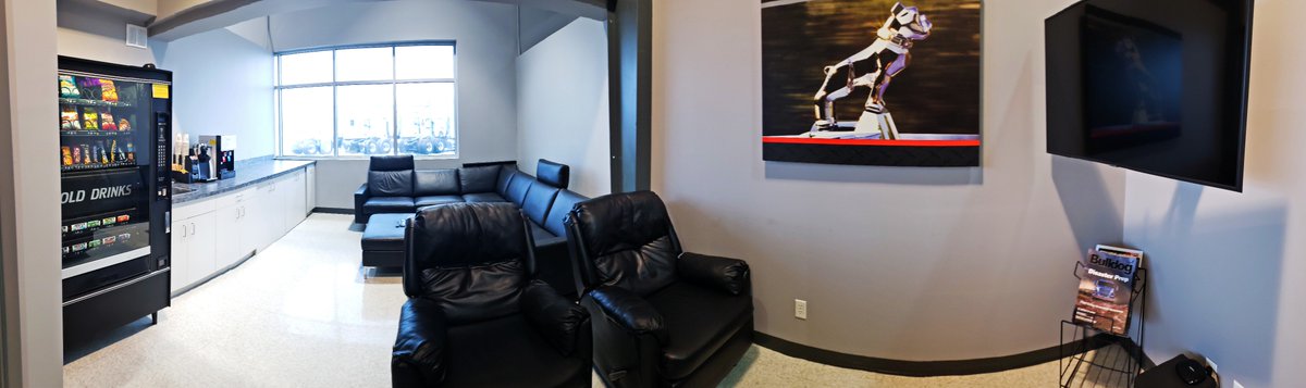 MackManitoba's tweet photo. Waiting sucks, but at least there's wifi!
Take a peek inside our drivers lounge to see what amenities we have to offer!
#MackManitoba #MackTrucks #MackDealer #MackDealers #DriversLounge https://t.co/jUbEbvrl48