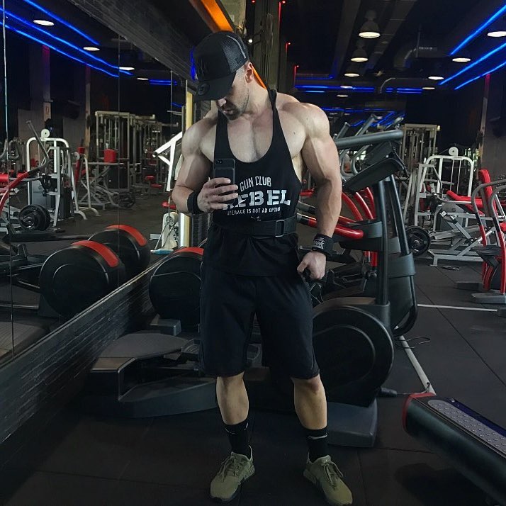 GunClubUK's tweet photo. Peet Rothwell living the dream with the whole gym to himself.
-----
https://t.co/lqrt918p6R https://t.co/KB58IpMck7