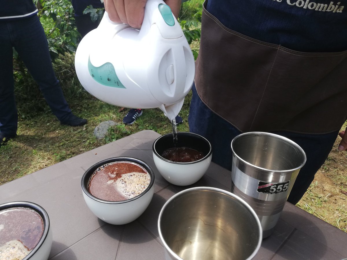 amicampo's tweet photo. @FedeCafeteros sacará edición especial y limitada llamada Bicentenario con café de Boyacá en las tiendas @JuanValdezCafe. https://t.co/fElEdTEicc Muy bueno por la propaganda, pero eso cómo ayuda a los productores @CarlosAmayaR y @AndrsValencia9 @MinAgricultura??