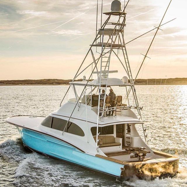 Monday morning and time to get to work!! Where’s your office? •
•
PC: @wintercustomyachts .. The Wolverine a 60 foot sport fish.. #goals #dayatthebay #monday #anotherdayinparadise #florida #fishing #sportfish #wolverine #performance #performanceapparel #aquaflauge @aquaflaug…