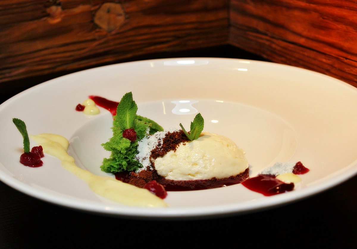 Hoernlepass's tweet photo. #Rezept aus dem Restaurant des Alpengasthof Hörnlepass im #Kleinwalsertal für ein #Topfenmousse. Relativ simpel in der Zubereitung, himmlisch im Geschmack und passt wunderbar als Abschluss zu verschiedensten Menüs. Das perfekte #Dessert halt. https://t.co/VK4gxtn3fJ #kochen #food https://t.co/8JdLhMmfWx