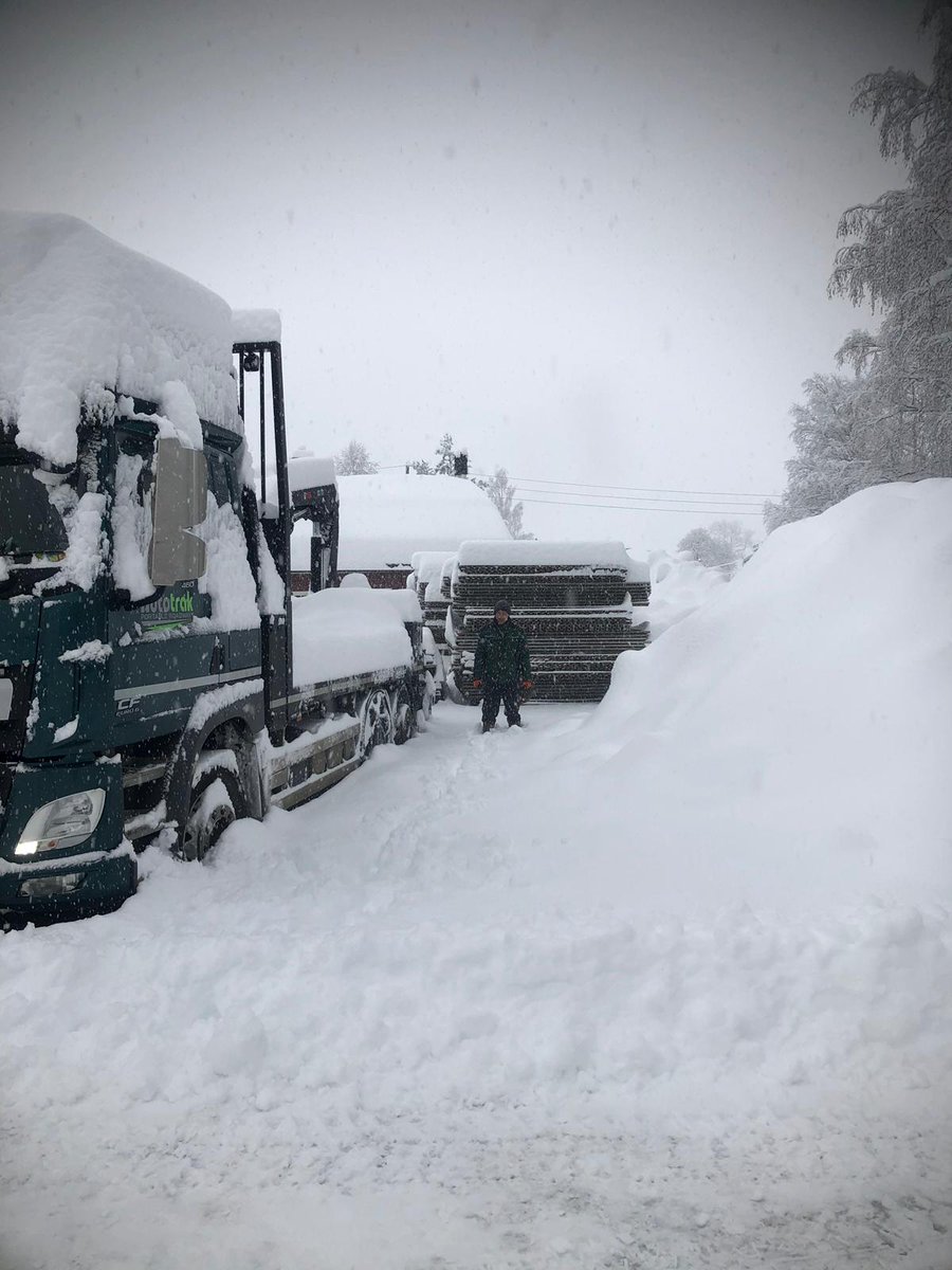 Autotrak_'s tweet photo. #Norway  is considered the Primary shooting #location for a the next big #film . Sadly we cant disclose this very exciting news 😊#HushHush
But our Lads are fully prepared for the snow  , Laying 300 #aluminiumPanels for a more secure access for plant , Machinery and vehicles . https://t.co/6L4rnilI7O
