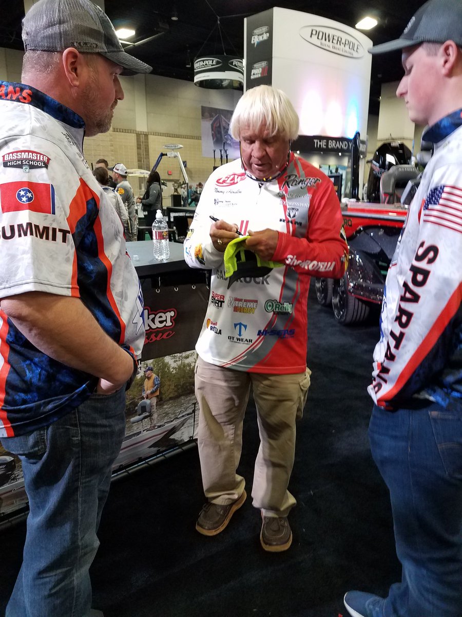 gbass514's tweet photo. Working the Classic! Great weekend all around in Knoxville Tenn
#gillsandreels #fishing #bassfishing #bass #family #inthelightart #burniesbbq #costa #steelbuildingus #lews #halorods https://t.co/p5jfWGrEPw