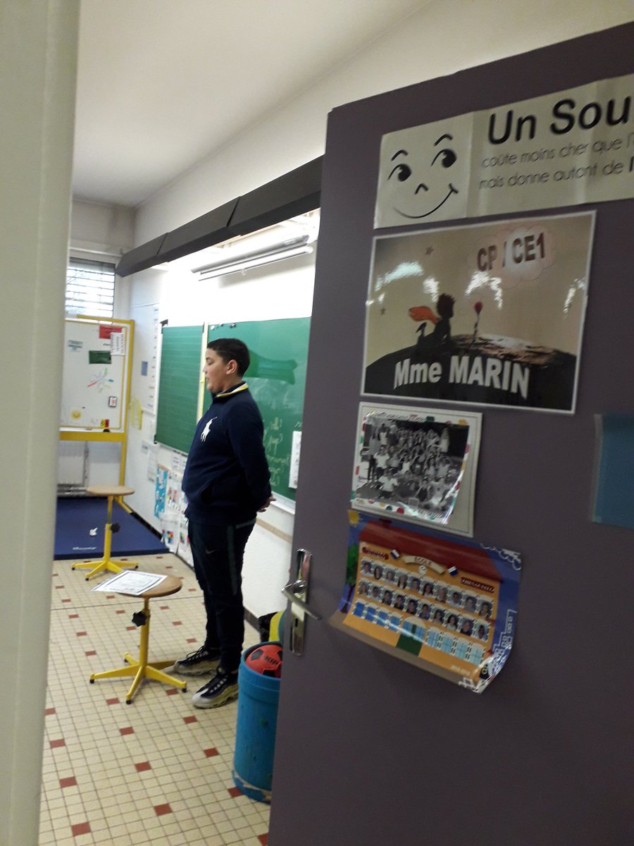 ClgPhilCannes's tweet photo. Brigade d'intervention poétique des 4e4 au sein des écoles primaires Frédéric-Mistral et Saint-Exupéry du quartier Ranguin. Quand les collégiens deviennent passeurs de textes auprès des plus jeunes... @DAAC_nice @AcademieNice #liaisonécolecollège https://t.co/tgONo1QQGy