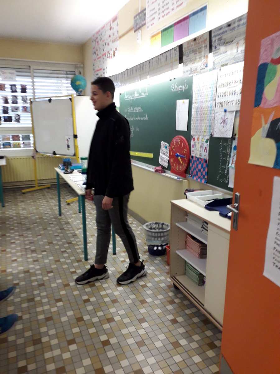 ClgPhilCannes's tweet photo. Brigade d'intervention poétique des 4e4 au sein des écoles primaires Frédéric-Mistral et Saint-Exupéry du quartier Ranguin. Quand les collégiens deviennent passeurs de textes auprès des plus jeunes... @DAAC_nice @AcademieNice #liaisonécolecollège https://t.co/tgONo1QQGy