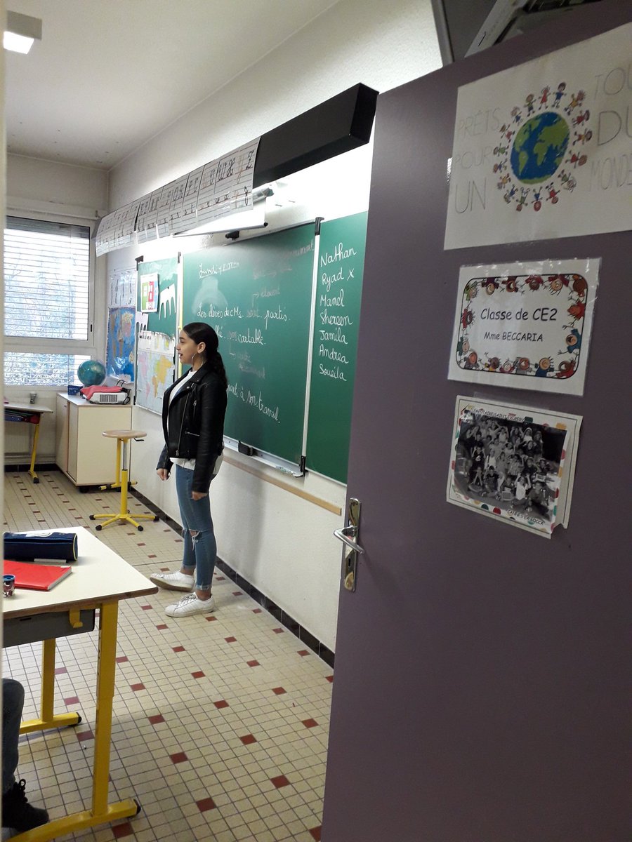 ClgPhilCannes's tweet photo. Brigade d'intervention poétique des 4e4 au sein des écoles primaires Frédéric-Mistral et Saint-Exupéry du quartier Ranguin. Quand les collégiens deviennent passeurs de textes auprès des plus jeunes... @DAAC_nice @AcademieNice #liaisonécolecollège https://t.co/tgONo1QQGy