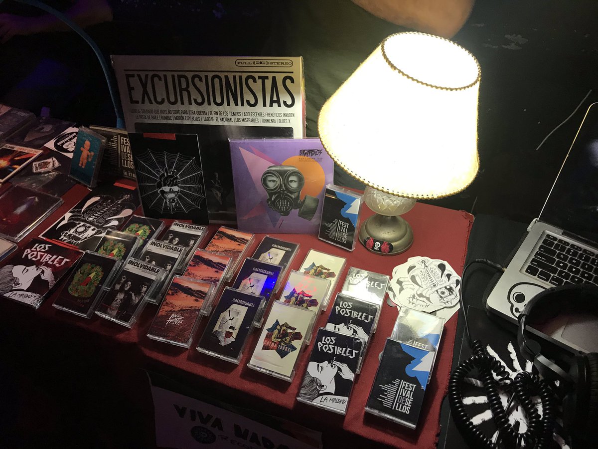 VivaNadaRecords's tweet photo. Este pasado fin de semana, estuvimos compartiendo y aprendiendo en el #FestivalDeSellosIndependientes junto a 15 colegas de distintas partes del país y 15 bandas que dejaron todo. Aguante todo! https://t.co/SNiPOr9FBe