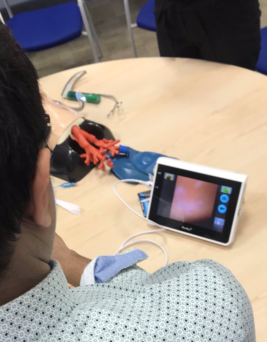 janinekelly526's tweet image. Fabulous practical -focussed  bronchoscopy skills training @StGeorgesTrust #segmentalnavigation #foriegnbodyretrieval @Ambu_UK