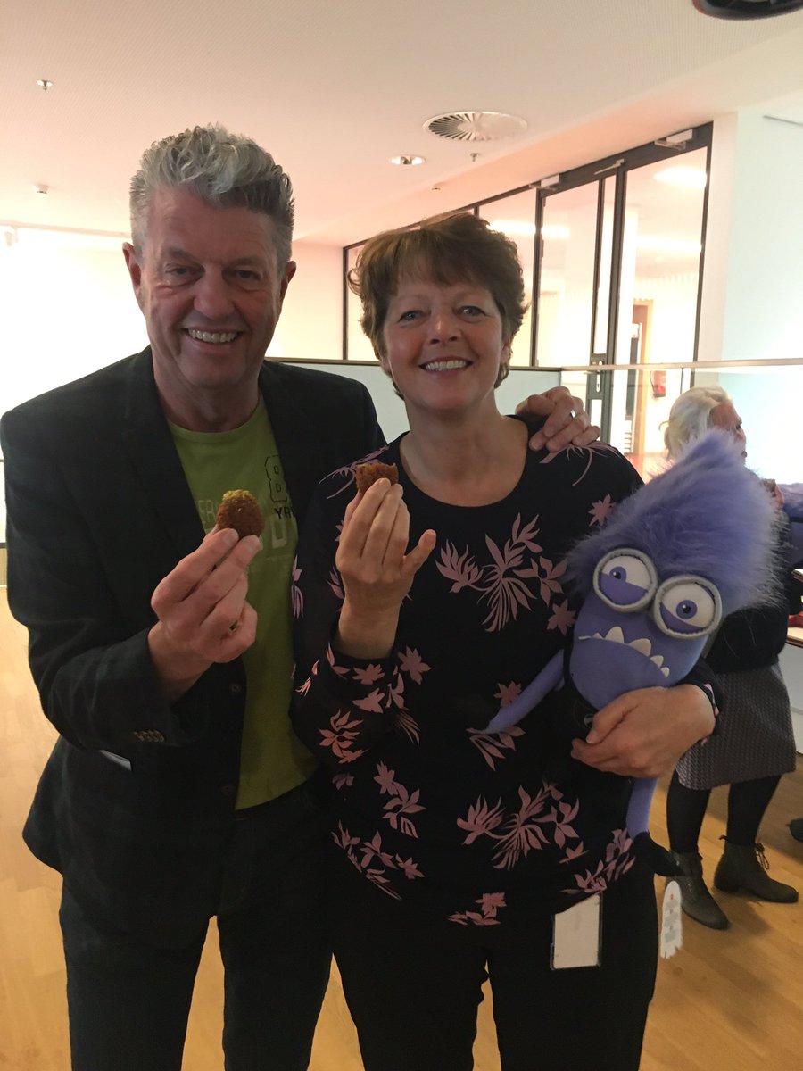 LexRutgers's tweet photo. Als je je afvraagt:wat is dat monster in Tine’s arm: onze BHAG!! Symbool voor een groot, harig doel: Partijen in de @GemeenteDelft uit het sociaal domein verbinden zich om 1750 mensen uit de bijstand te krijgen. 
@Werkse  @StPerspeKtief @ggzdelfland @DelftSupport  @StichtingStunt https://t.co/nzaZV8k42d