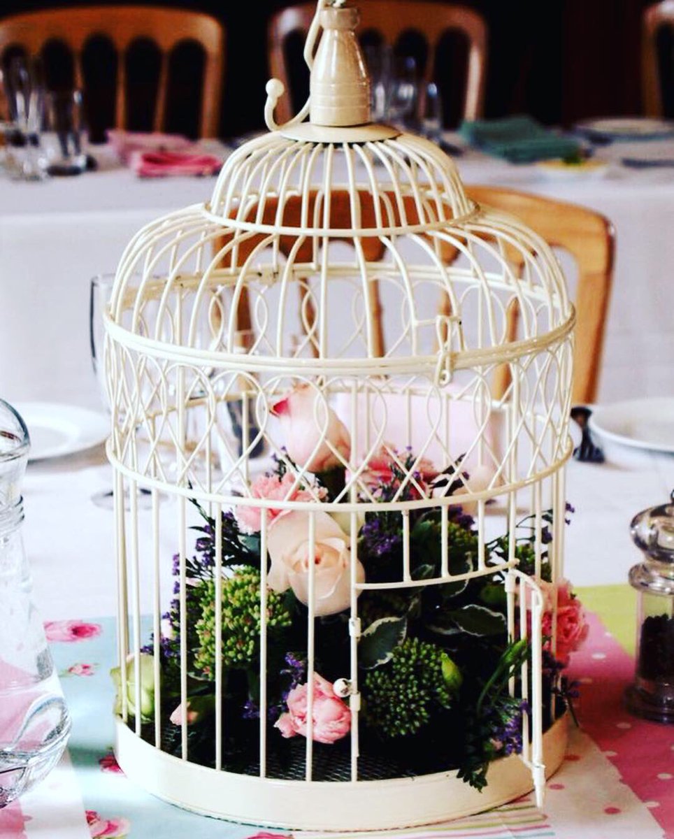 diamondhireuk's tweet photo. Complete your tables with a stunning centrepiece in any colour scheme #flowers #centrepiece #wedding #decor #weddingtrends #vintage #new https://t.co/0S0HbLHtRr