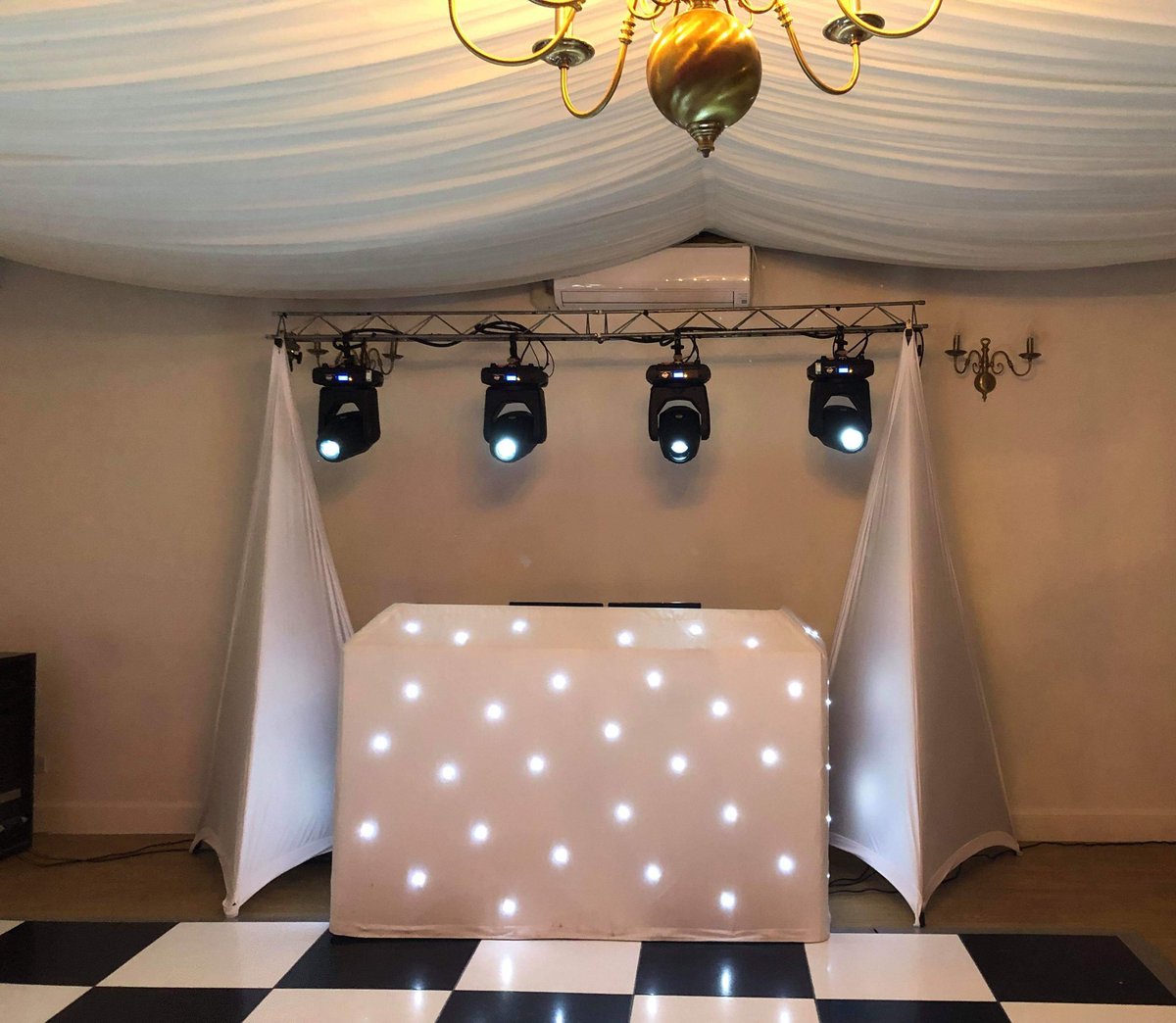 jbr_dj's tweet photo. Congratulations to Mr &amp; Mrs Bourne on their Wedding yesterday. I supplied the White Starlit Disco, 16 Pink Mood-Lighters and Personalised Projected Logo of the happy couples name &amp; wedding date. #Wedding #DJ #Warwickshire @Warwick_House https://t.co/Nj2HUHMkig