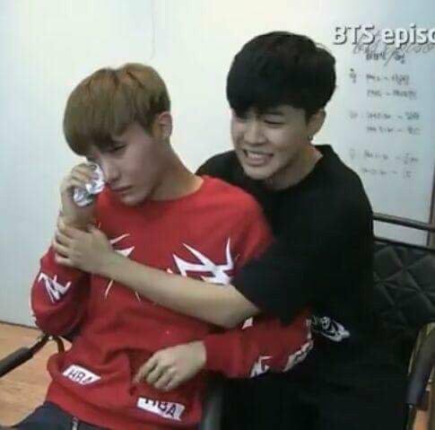 PhJiminastics's tweet photo. [IMAGE] 
I was definitely hurt the moment i read the caption and saw the pictures.. I wish I’m there to hug him and to make him feel that he is the most precious baby that exist. I love u bub!😓 always and forever! 
#SoompiAwards 
#TeamBTS 
#방탄소년단 https://t.co/u77GX6mGIh