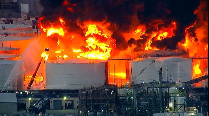 Abc13 Houston On Twitter Live Now Skyeye Over Crews Battling Fire At Itc Plant In Deer Park 8 Tanks Total Now Burning Https T Co Jrqkoljqdk Https T Co 9hujwmax8d