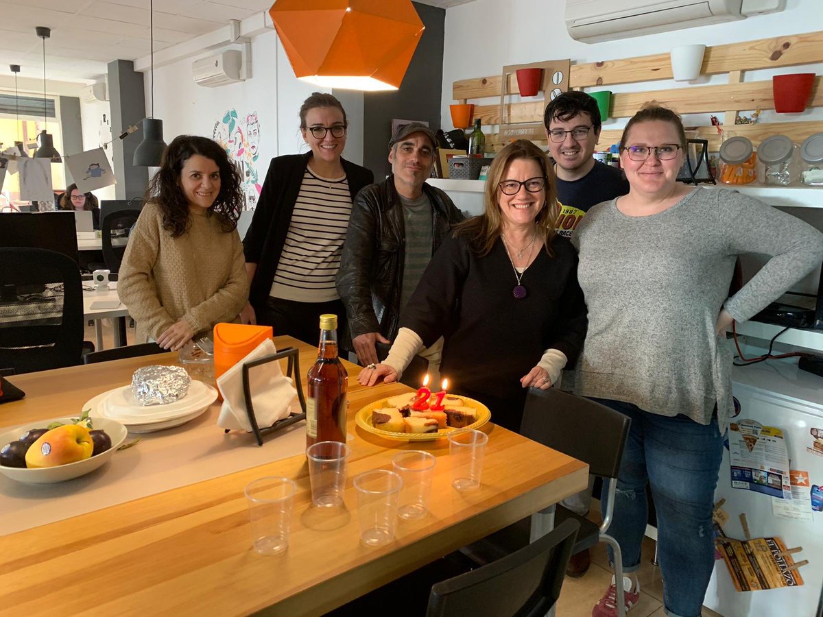 espacioerranTe's tweet photo. Hoy de cumple... Muchas felicidades Eva!!! #soyerranTe #coworking #Granada https://t.co/MYVbVvu8TW