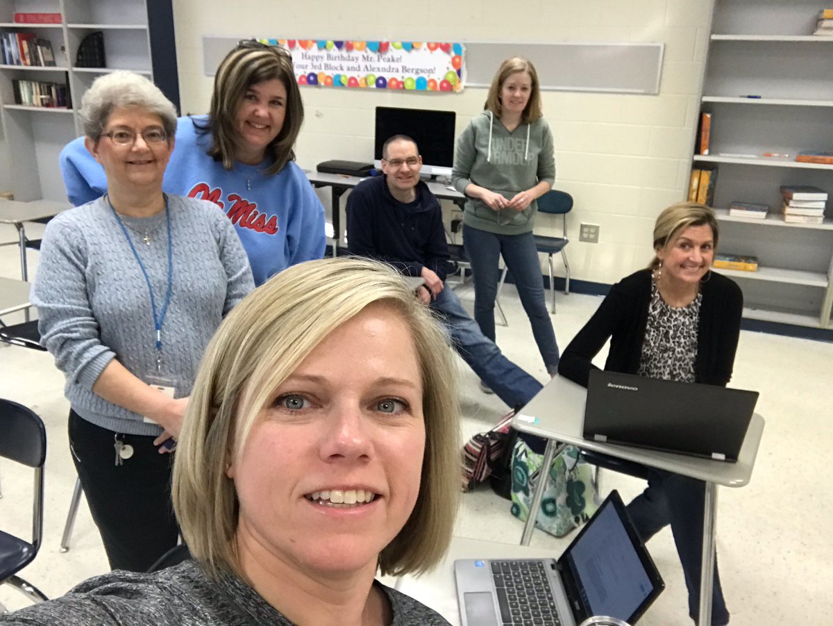 nicolejswanson's tweet photo. #CHSFlexLearning #sunshinebrigade https://t.co/Je2ZObtpgo