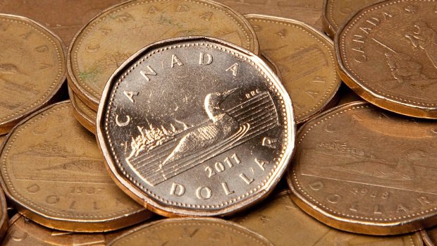 BNNBloomberg's tweet photo. Money manager sees loonie testing 62-cent low amid slowing economy https://t.co/WjeeUHUeRs https://t.co/6usDONgPXr