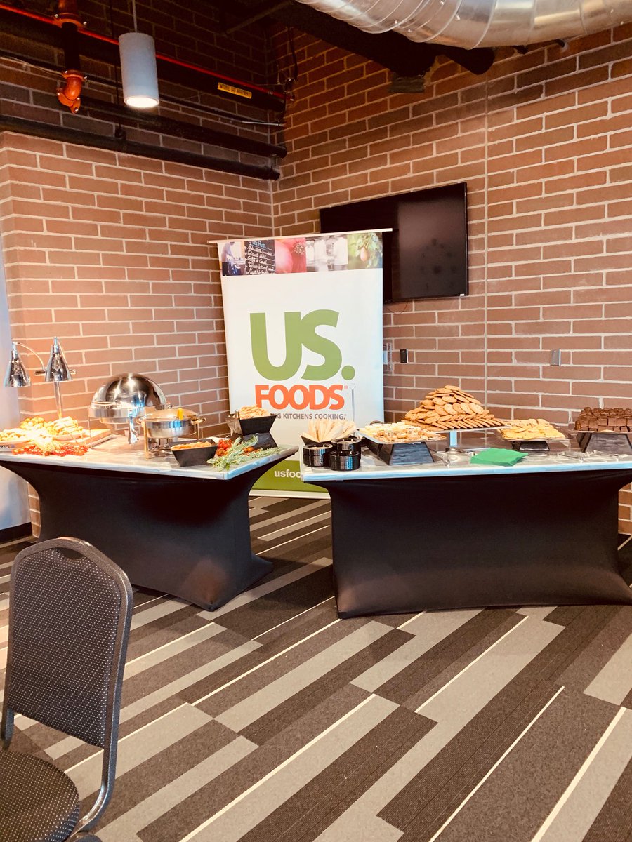 TheOfficialMHF's tweet image. A great way to end the evening last night at the Michigan ProStart Culinary &amp;amp; Management Competition. It was a delicious dinner for student competitors with food stations created by ProStart Alumni and sponsored by @USFoods. #MPSC2019 #MichiganProStart #MadeInProStart
