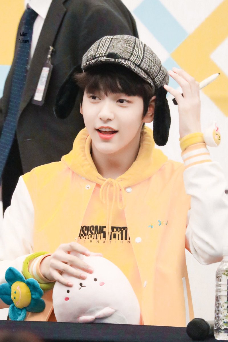 mintbunny1205's tweet photo. 190317 팬싸

너무 사랑해 😭😭😭

#최수빈 #수빈 #TXT
#TOMORROW_X_TOGETHER
#투모로우바이투게이더 https://t.co/ugslhLS2QB
