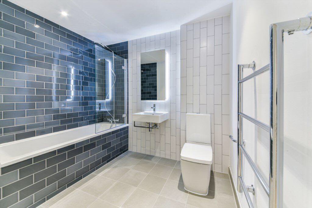 jsestateagents's tweet photo. JS&amp;CO are excited to bring to the Sales Market , This New build Apartment in E16 that features 2 Bed , 2 Bath including a gym &amp; swimming pool 👍  For more information please contact our Sales team on 02071838335! 
#realestateagents #e16 #tobuy #property https://t.co/ZOthFZwGZx