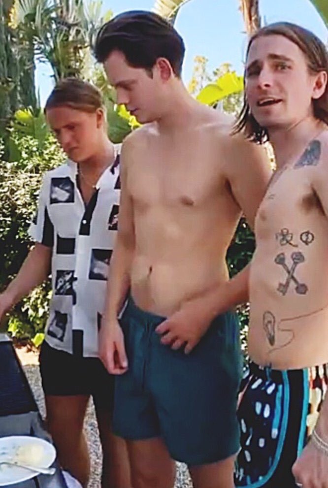 Bill Skarsgård Gifs (@gifsofskarsgard) on Twitter photo 