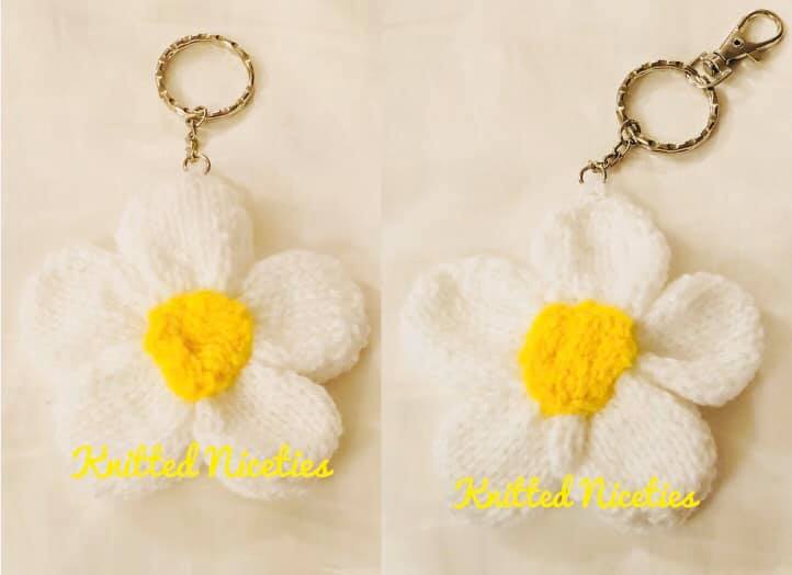 KnittedNiceties's tweet photo. The daisy can now be finished in 4 different ways #keyring #bagcharm #pinbrooch #caraccessory

All can be purchased here:
https://t.co/ef5oKYtoby https://t.co/5Hq4wYjtRW